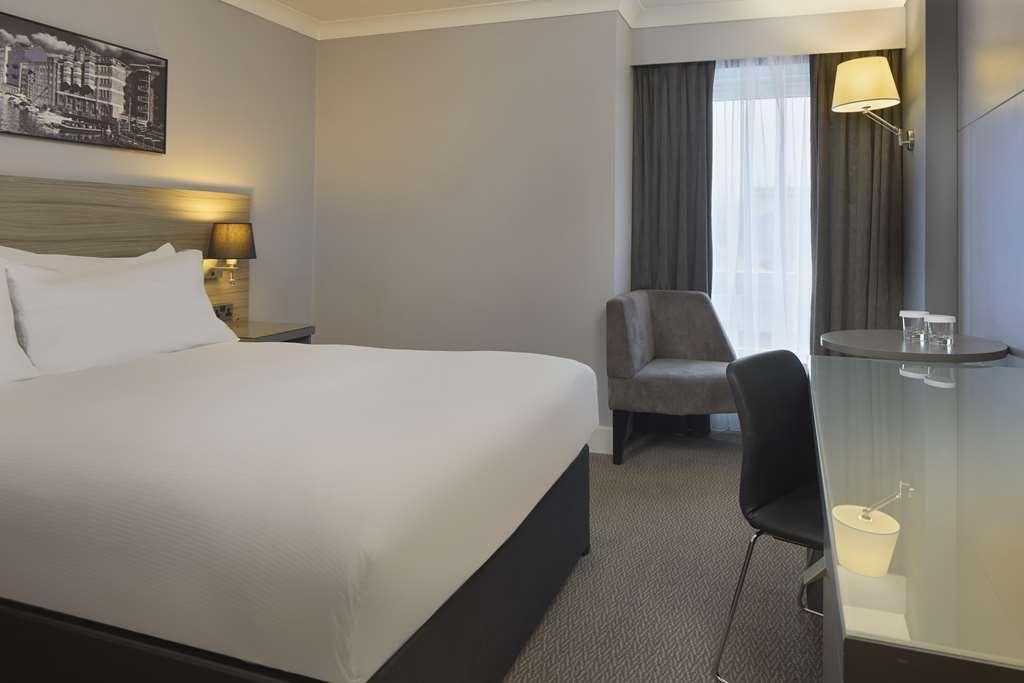 Doubletree By Hilton Bristol City Centre Phòng bức ảnh