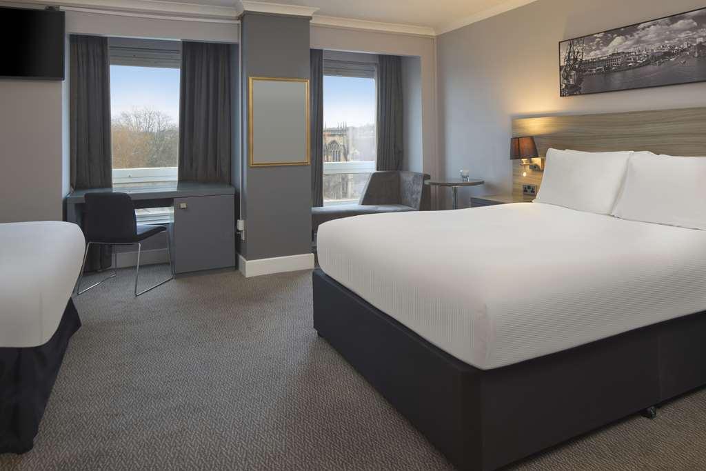 Doubletree By Hilton Bristol City Centre Phòng bức ảnh